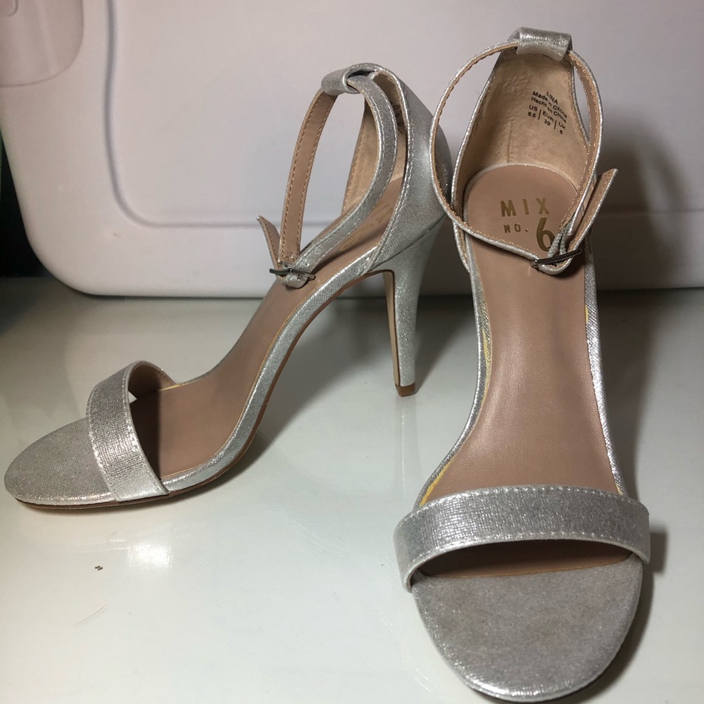 Heels - Picture 3 of 3